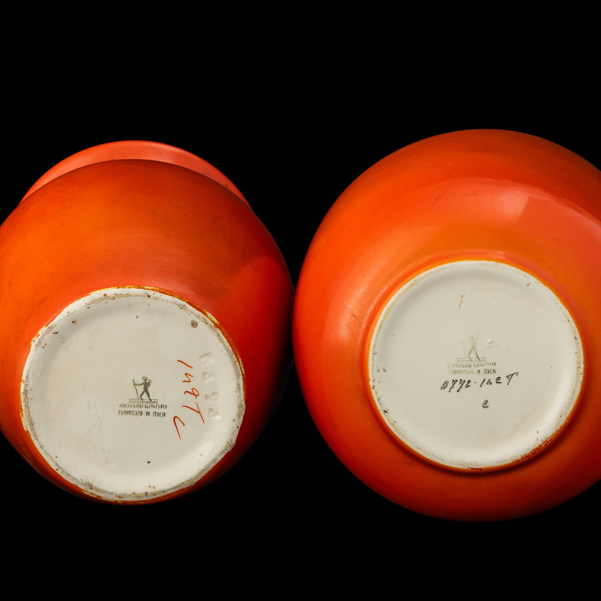 Giovanni Gariboldi - Due vasi in terraglia a colaggio con decoro a smalto arancione, Milano, 1935...