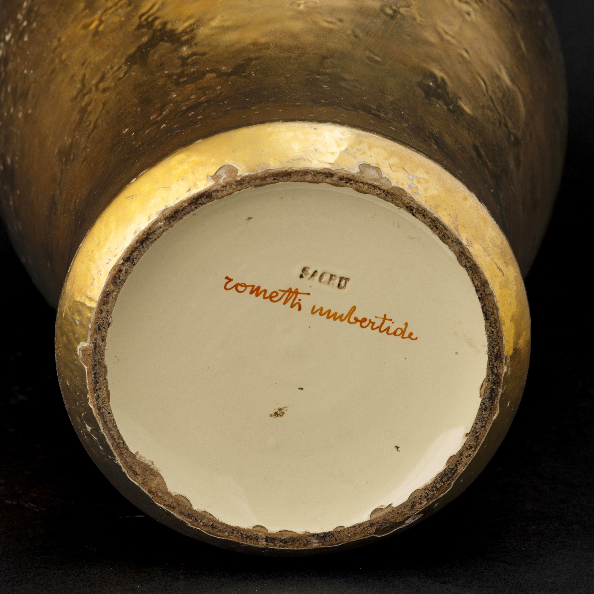Rometti, Vaso a balaustro in terraglia con doratura a rilievo, bocca arancione, 1940 ca