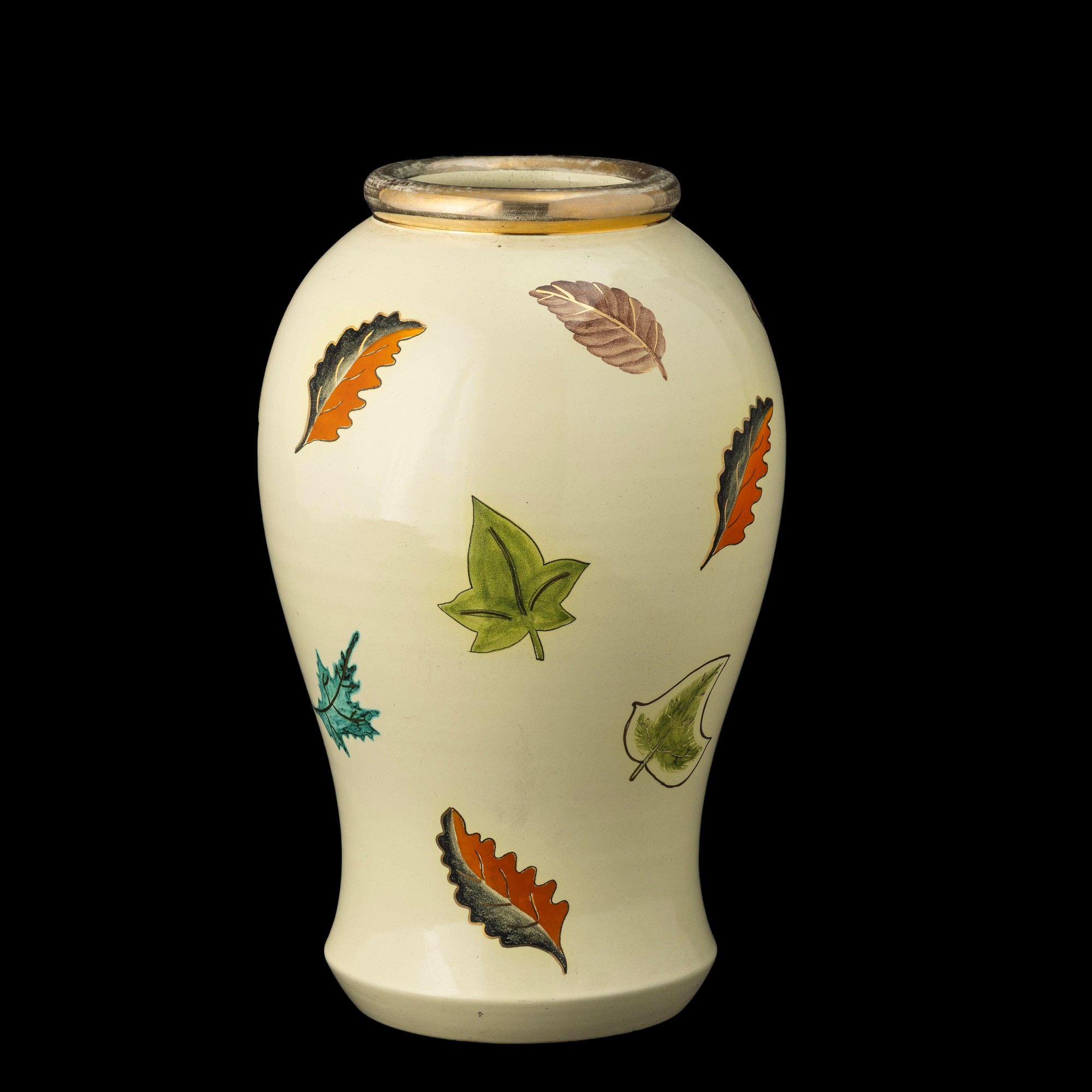 Pucci, Vaso a balaustro in ceramica con decoro policromo e dorature (circa 1947)