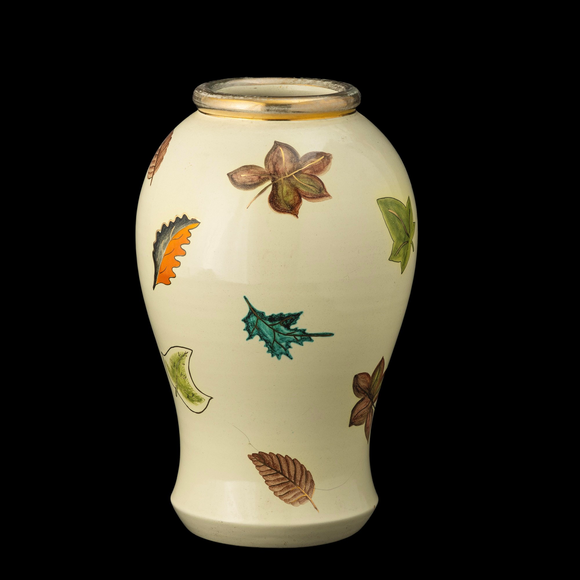 Pucci, Vaso a balaustro in ceramica con decoro policromo e dorature (circa 1947)
