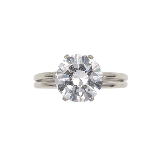 Brilliant cut diamond weighing 3.36 carats, D color, clarity VVS1, fluorescence medium. Gemmological  [..]