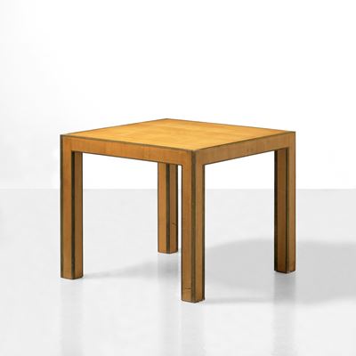 Tavolo in legno e ottone