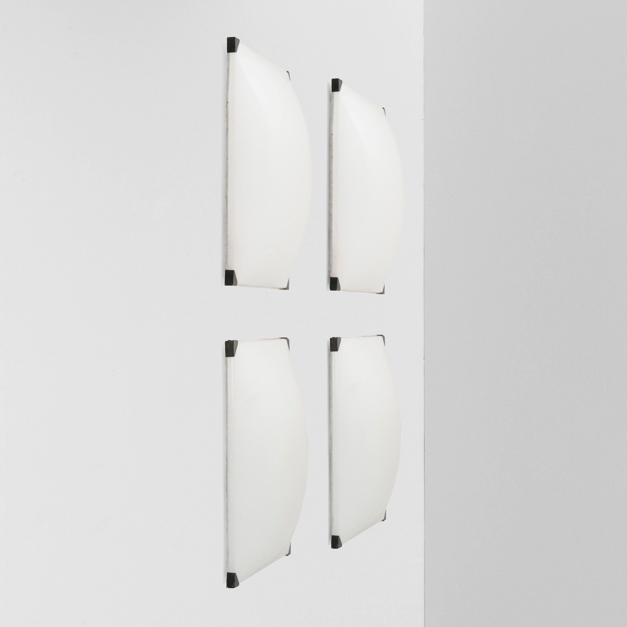 Quattro lampade a plafone, struttura in metallo laccato e diffusori in perspex, produzione italia...