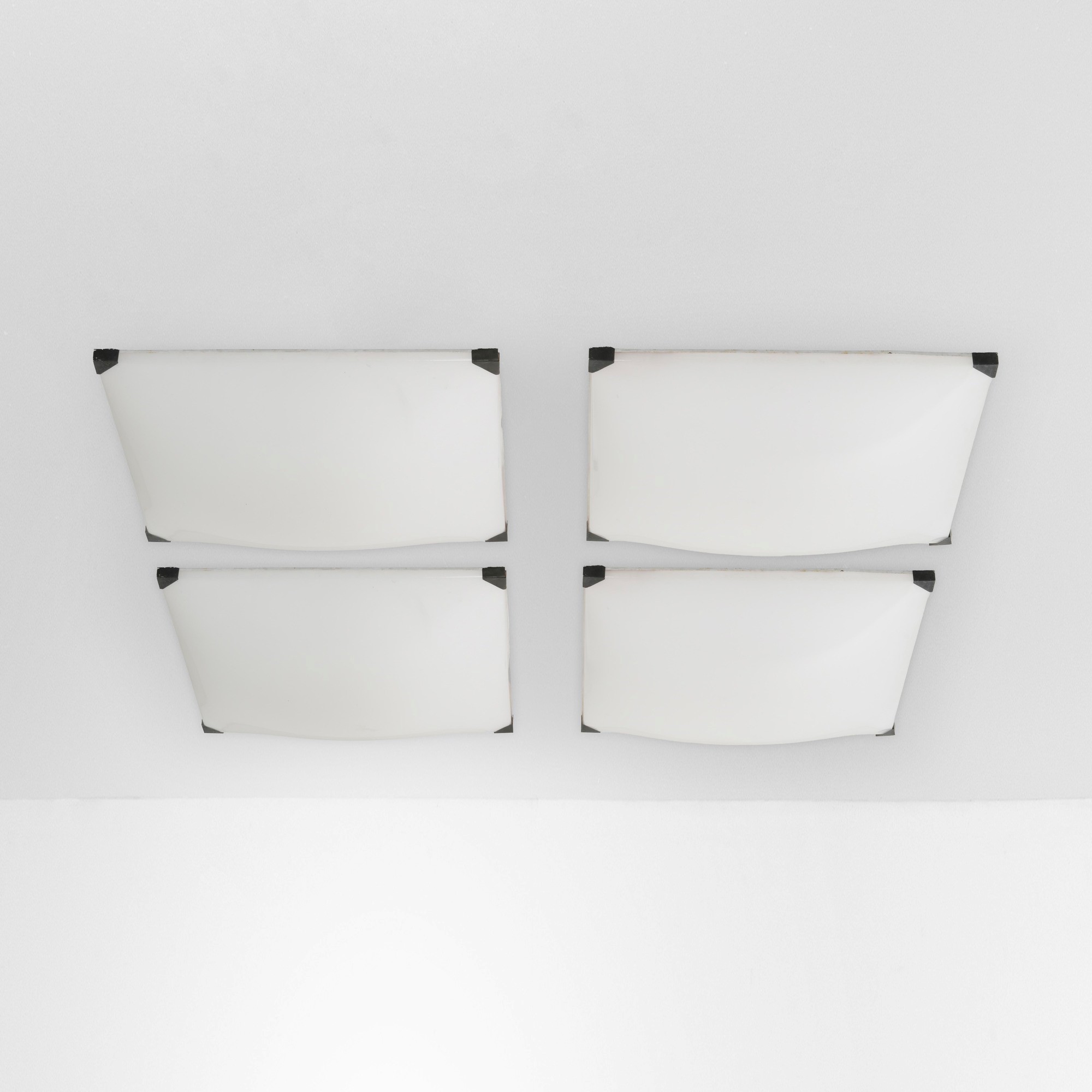 Quattro lampade a plafone, struttura in metallo laccato e diffusori in perspex, produzione italia...