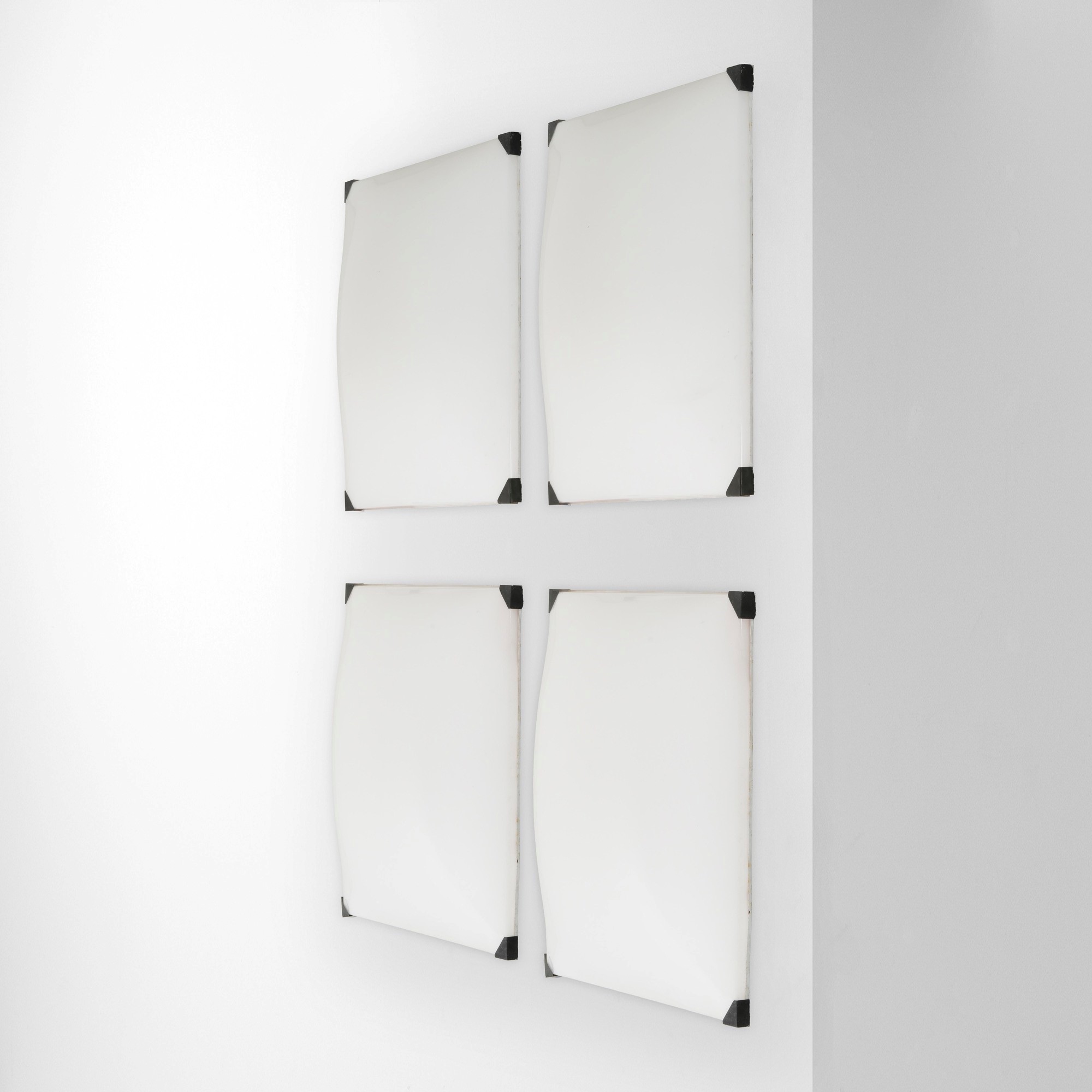 Quattro lampade a plafone, struttura in metallo laccato e diffusori in perspex, produzione italia...