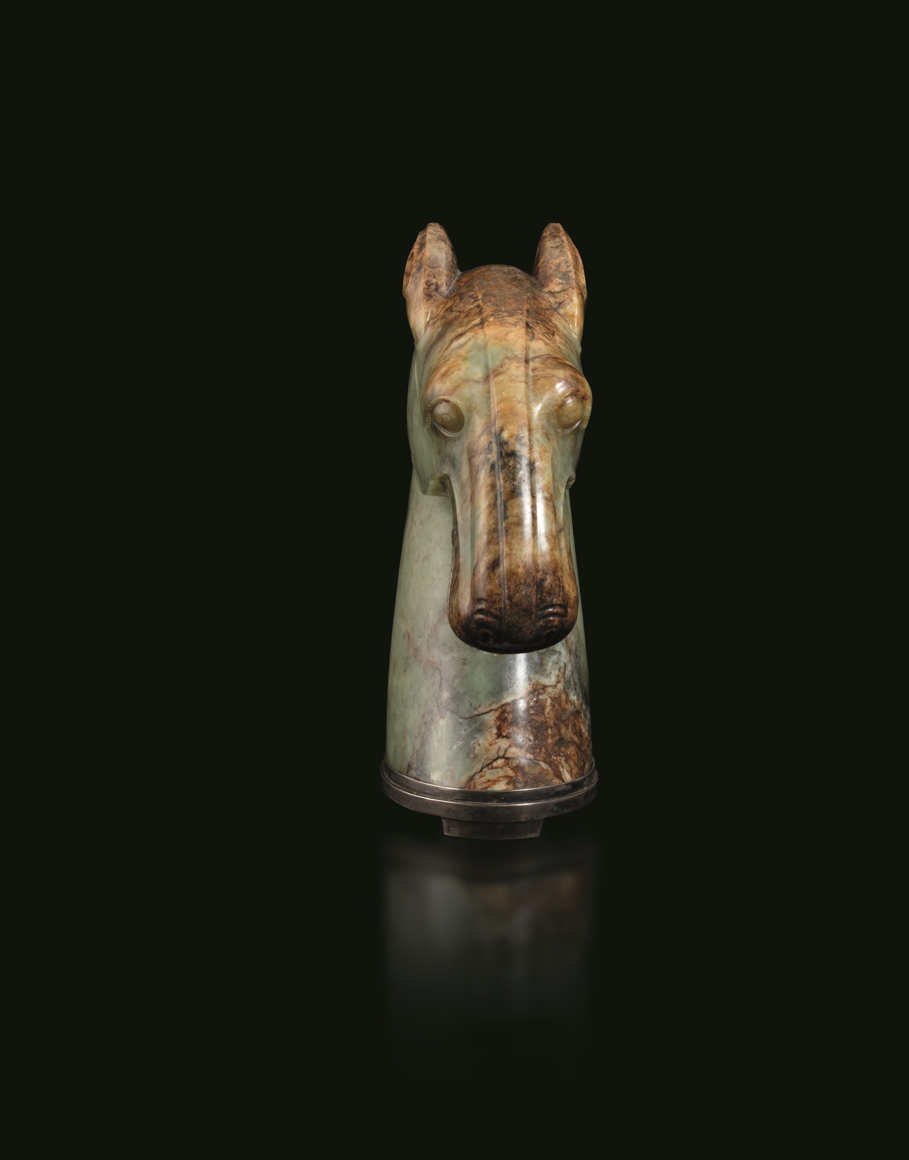 Cina, Dinastia Ming (XVII secolo), Testa di cavallo in giada celadon e russet