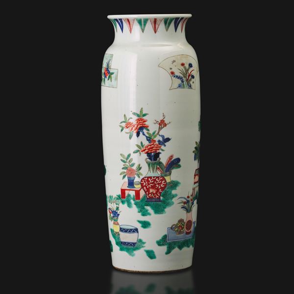 Vaso in porcellana stile Shunzhi a soggetto naturalistico con scene di vita comune entro riserve, Cina, Dinastia Qing, XIX secolo