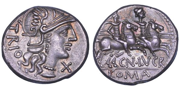LUCRETIA. Cn. Lucretius Trio, 136 a.C. Denario.