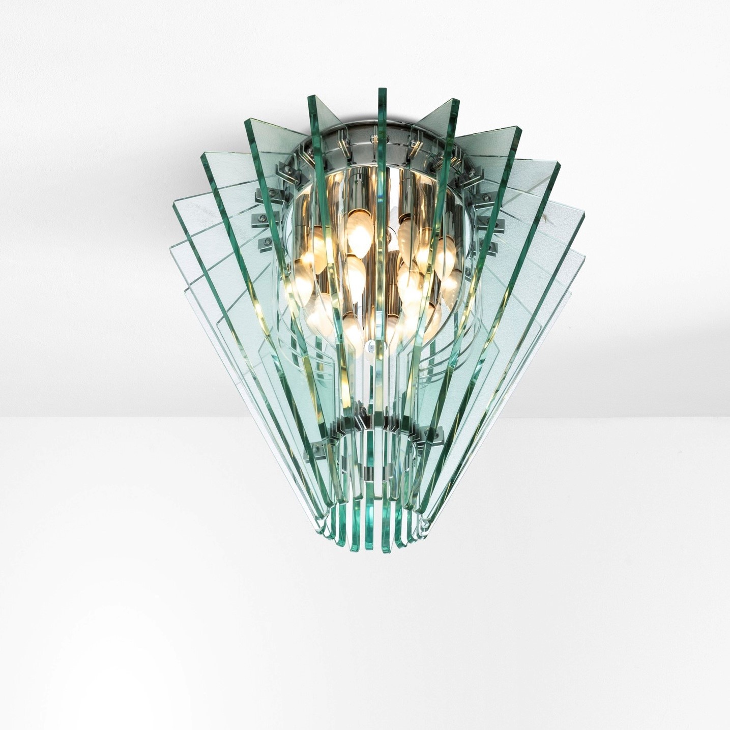 Lampada a sospensione, struttura in metallo cromato e diffusori in cristallo molato (produzione i...