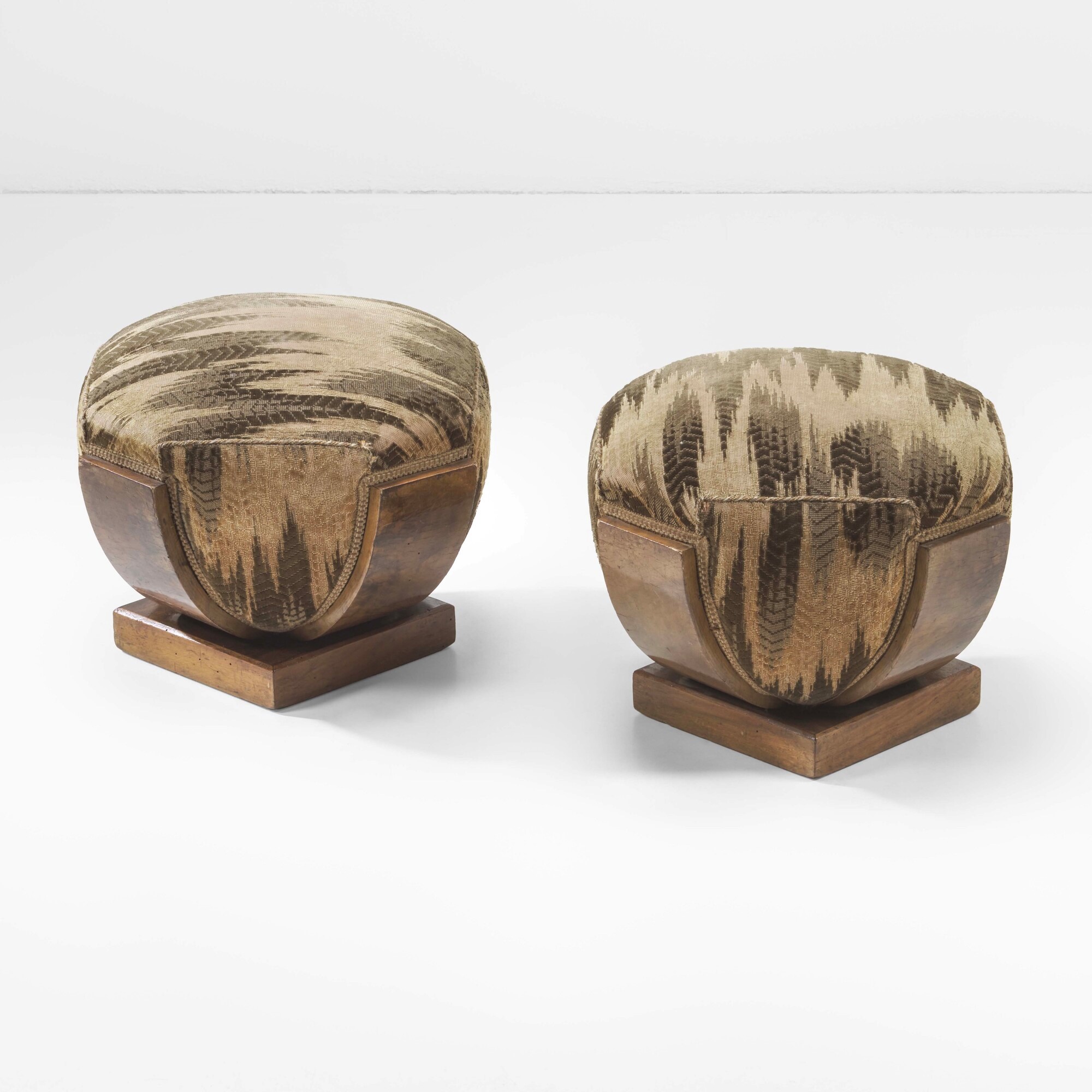 Due pouf, struttura in legno rivestita in tessuto, produzione italiana (circa 1930)