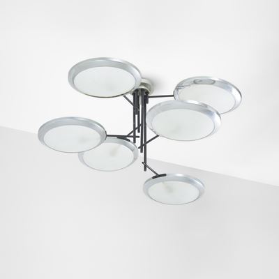 Lampada a sospensione in ottone nichelato e metallo laccato con diffusori in vetro curvato satina...