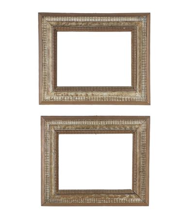 Coppia di cornici in legno, misure 58×49 cm (totali)