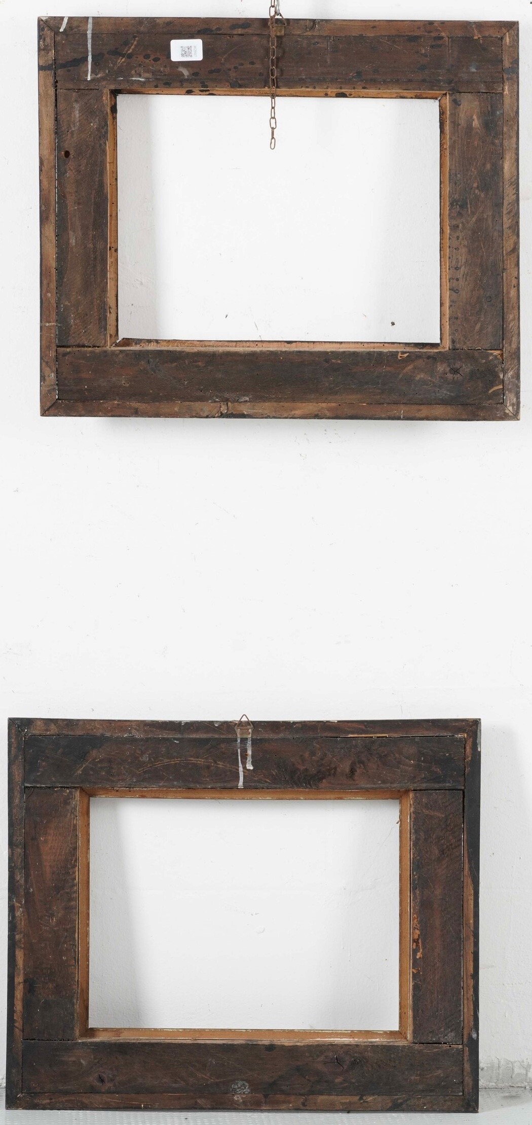 Coppia di cornici in legno, misure 58×49 cm (totali)