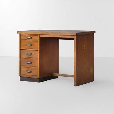 Scrittoio, struttura in legno con maniglie in metallo (produzione italiana, circa 1950)