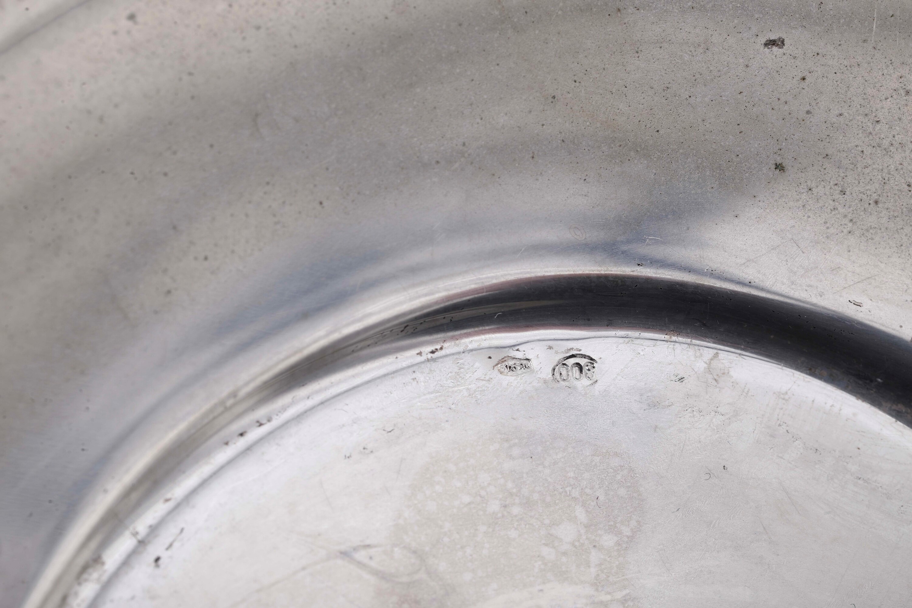 Argenteria italiana, Sei di tazzine con montatura in porcellana e piattini in argento (decorazion...