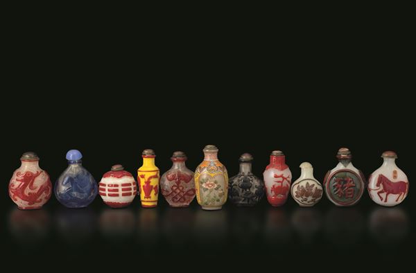 Lotto di snuff bottle in materiali diversi, Cina, Dinastia Qing, XIX e XX secolo