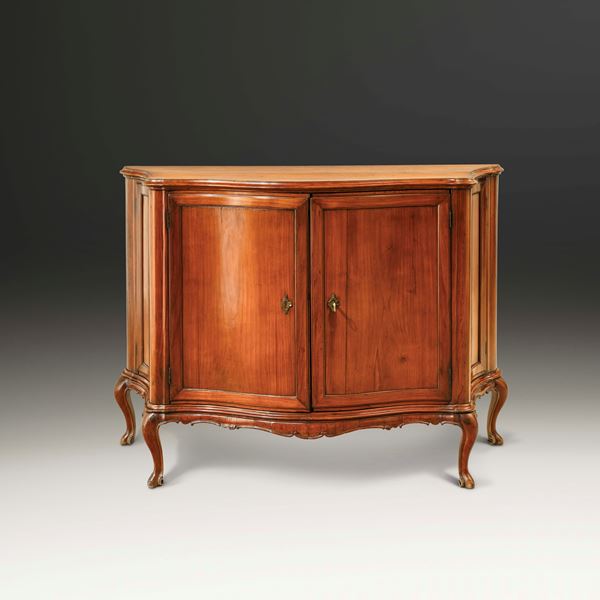 Elegante credenza Luigi XV. Veneto, XVIII secolo