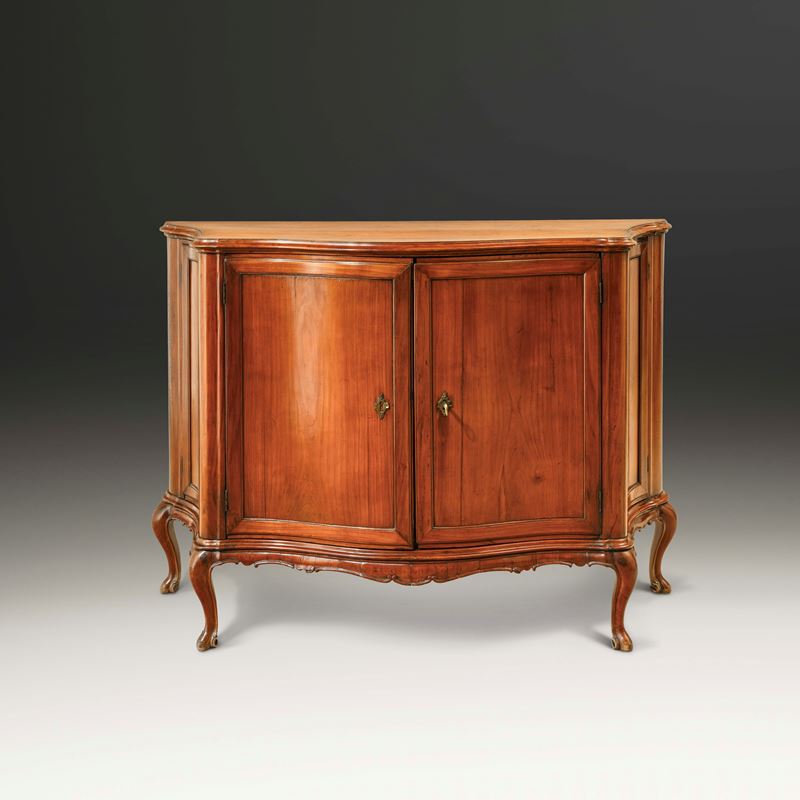 Elegante credenza Luigi XV. Veneto, XVIII secolo  - Asta Dimore Italiane - Cambi Casa d'Aste