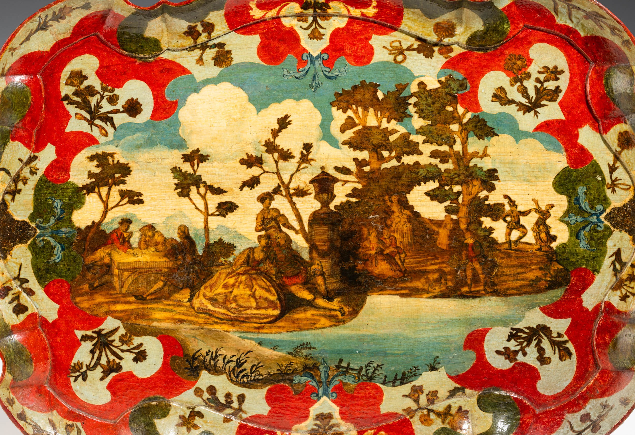 Vassoio laccato, dipinto e decorato ad "arte povera". Venezia, XVIII secolo