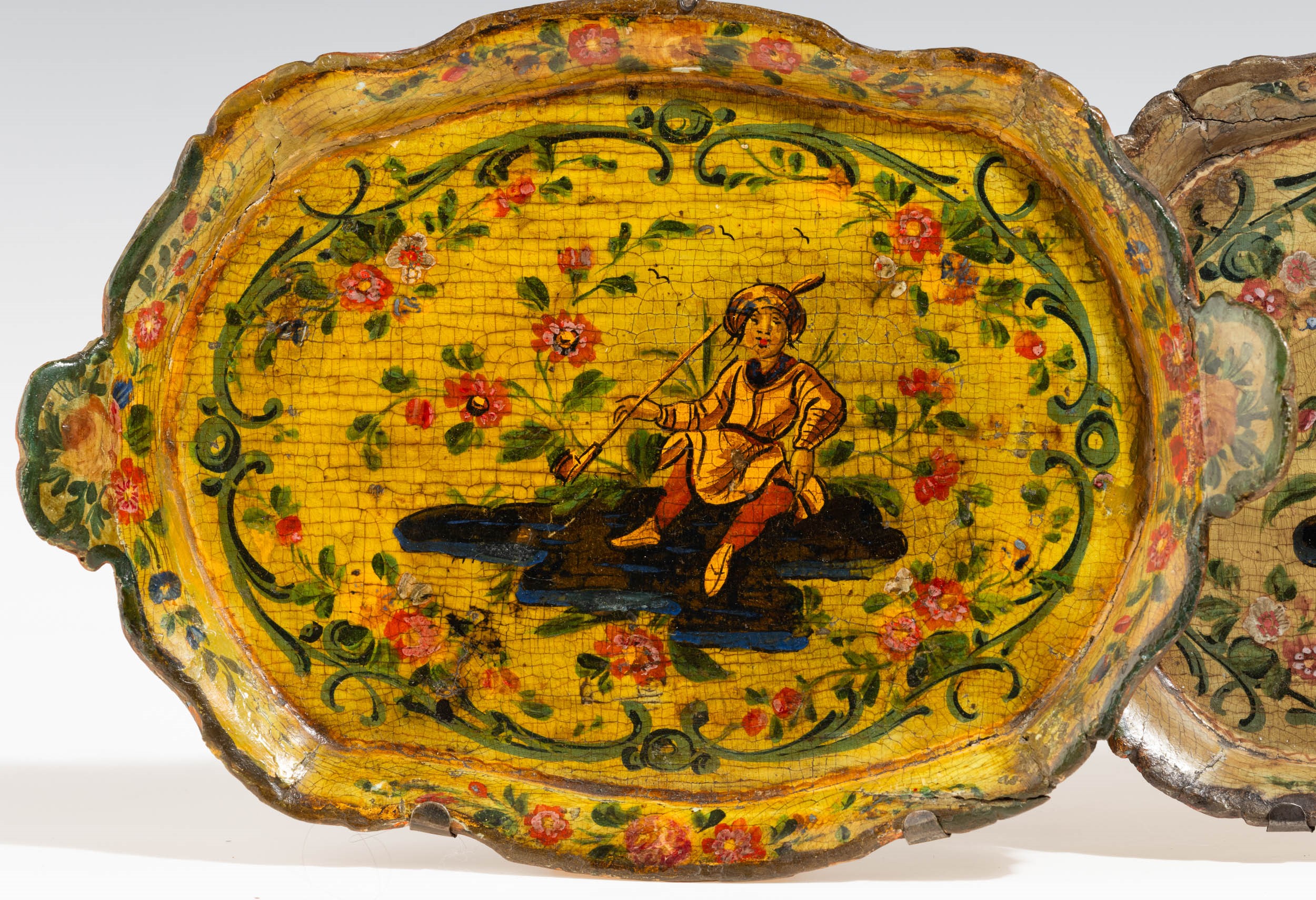 Coppia di vassoi laccati e dipinti. Venezia, XVIII secolo