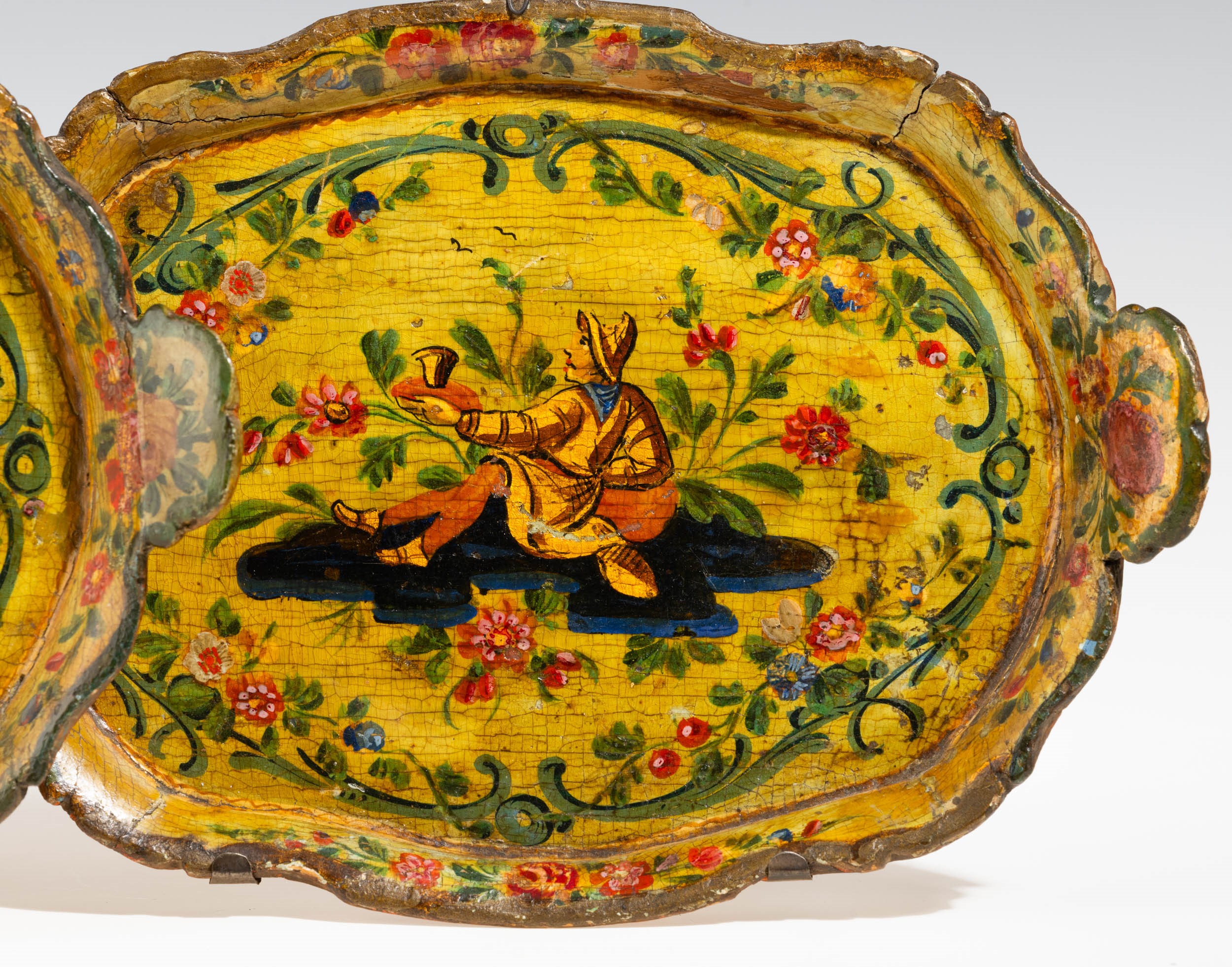 Coppia di vassoi laccati e dipinti. Venezia, XVIII secolo