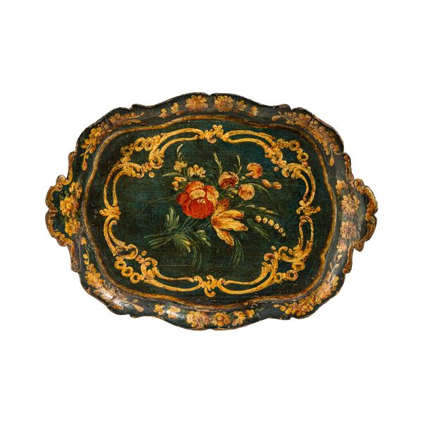 Vassoio laccato e dipinto. Venezia, XVIII secolo