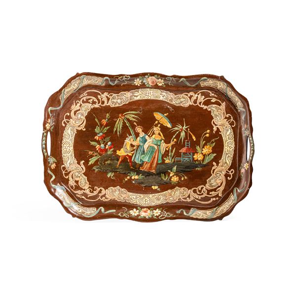 Grande vassoio laccato e dipinto. Venezia, XVIII secolo