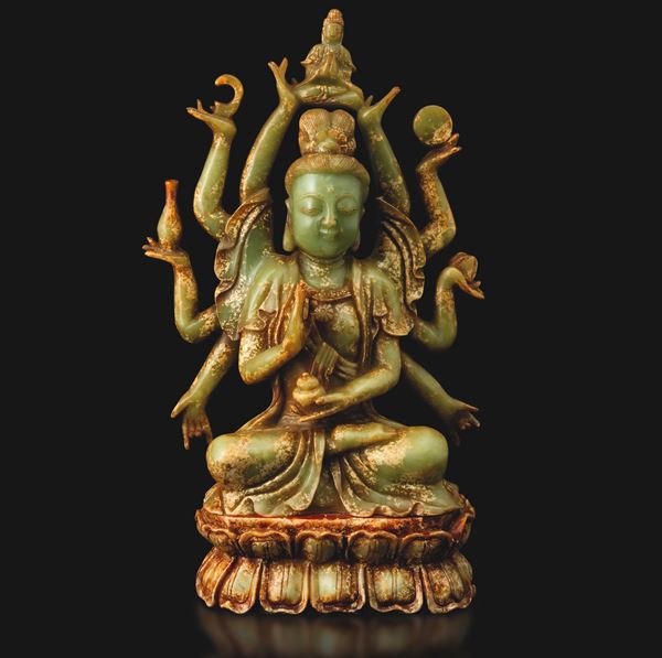 Figura di Avalokiteshvara in giada verde seduta su doppio fiore di loto, Cina, XX secolo