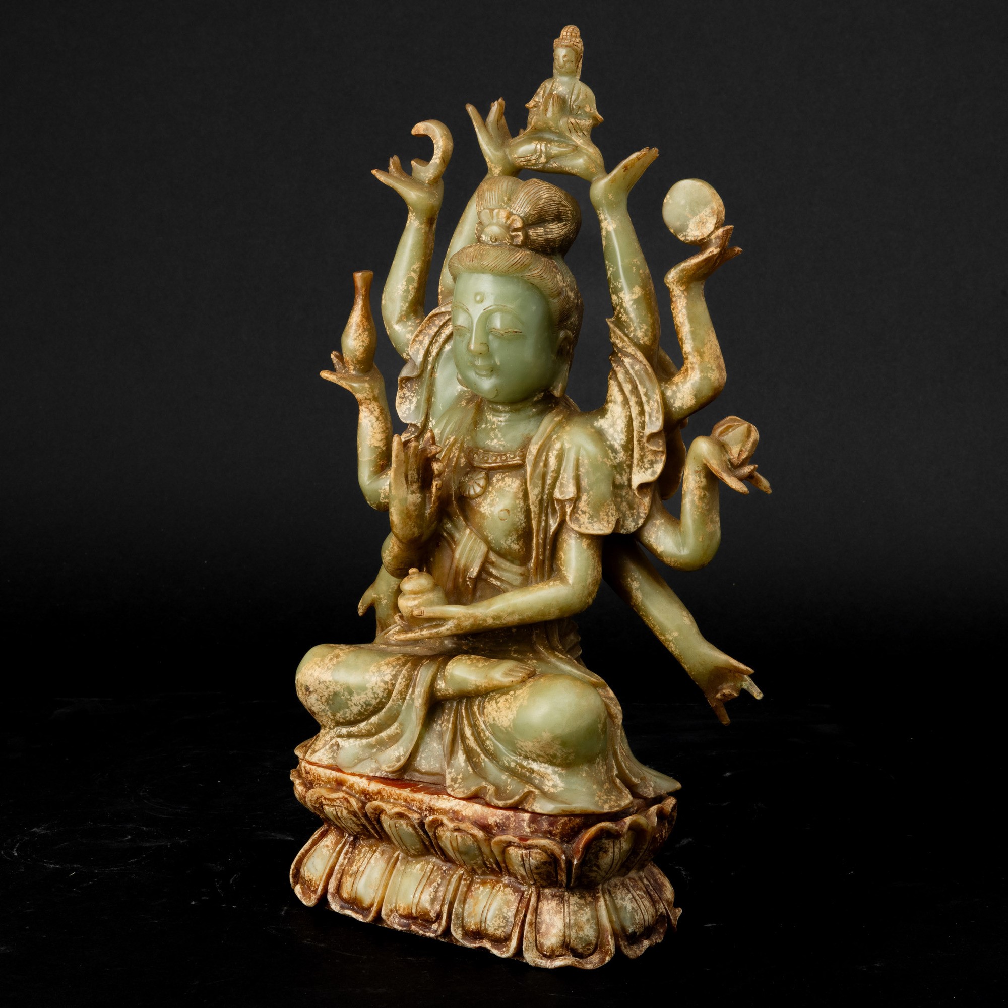 Figura di Avalokiteshvara, scultura in giada verde, Cina, XX secolo
