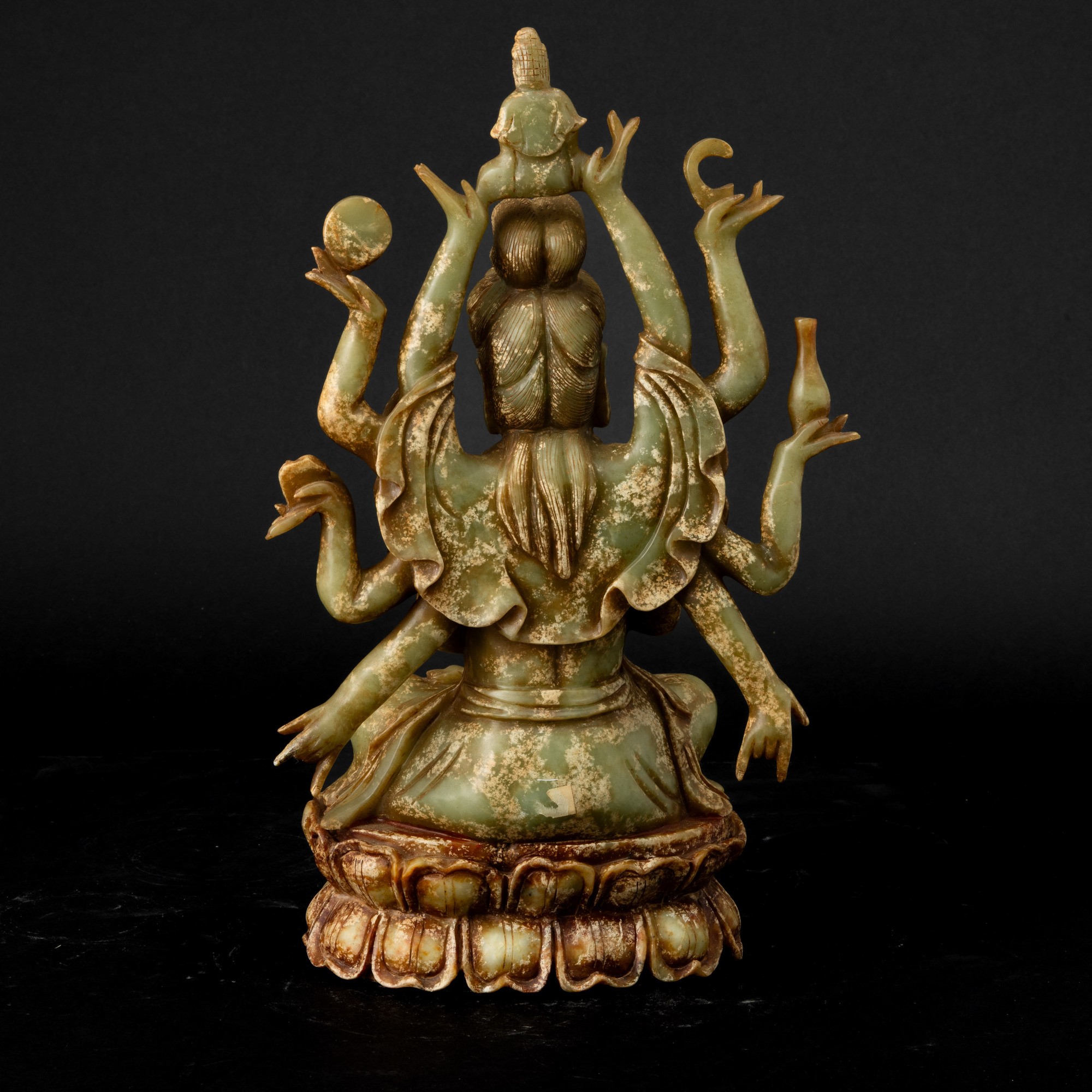 Figura di Avalokiteshvara, scultura in giada verde, Cina, XX secolo