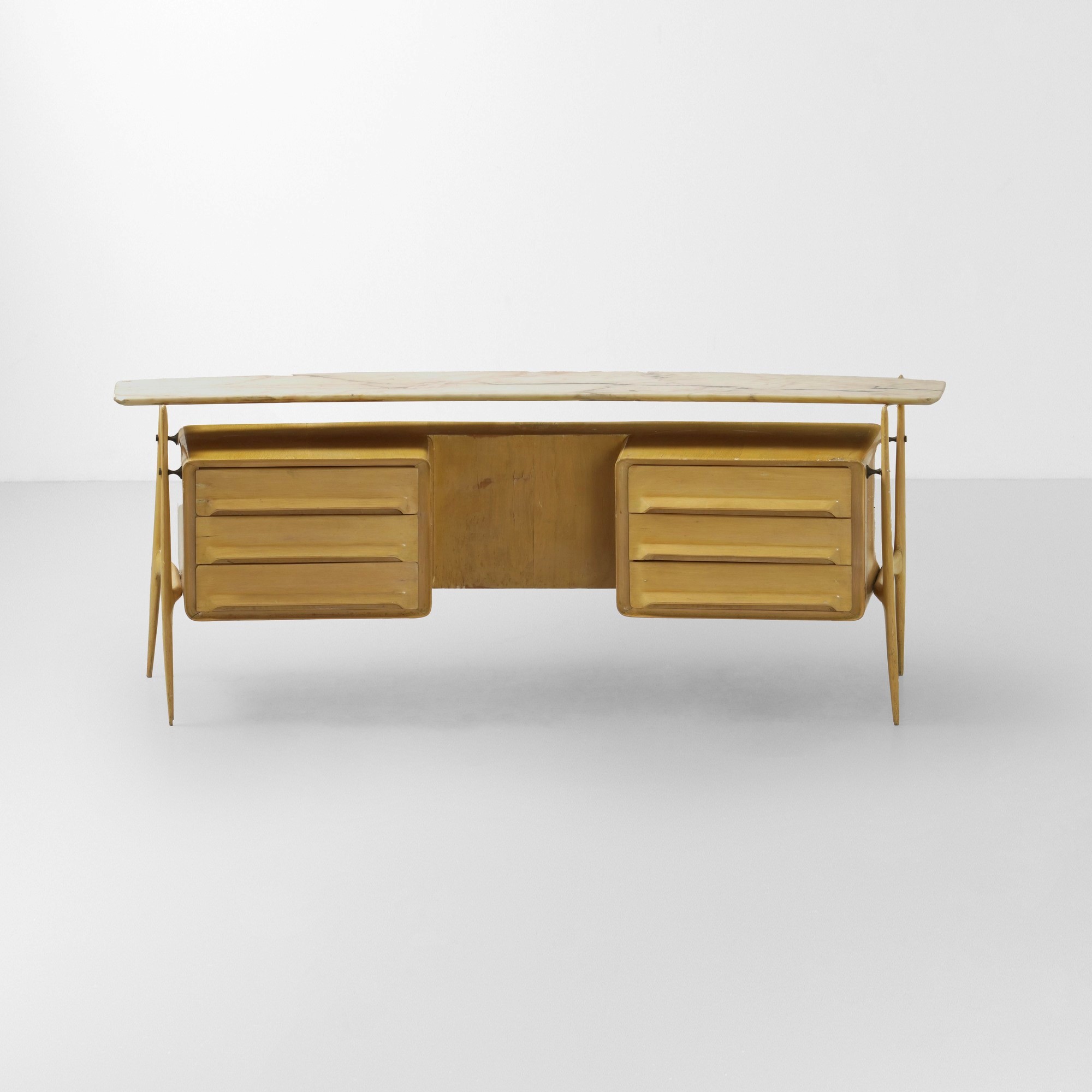 Italia, Mobile a cassetti in legno impiallacciato con piano in marmo curvo (circa 1950)