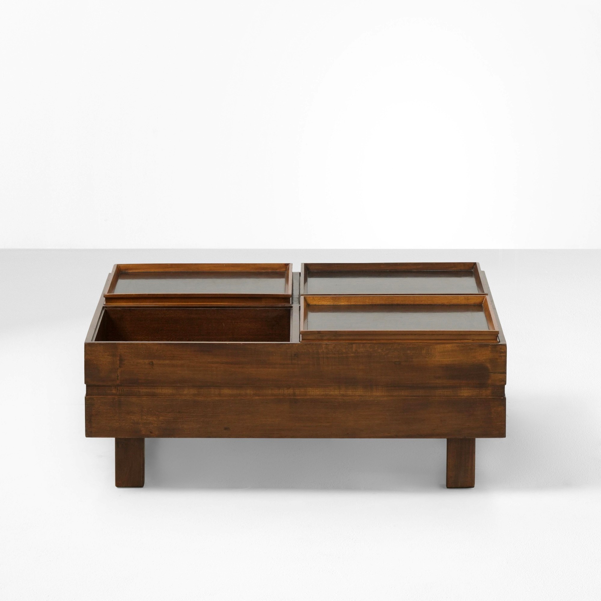 Produzione italiana, Tavolo basso con vani contenitori, struttura in legno e legno laminato (ca. ...
