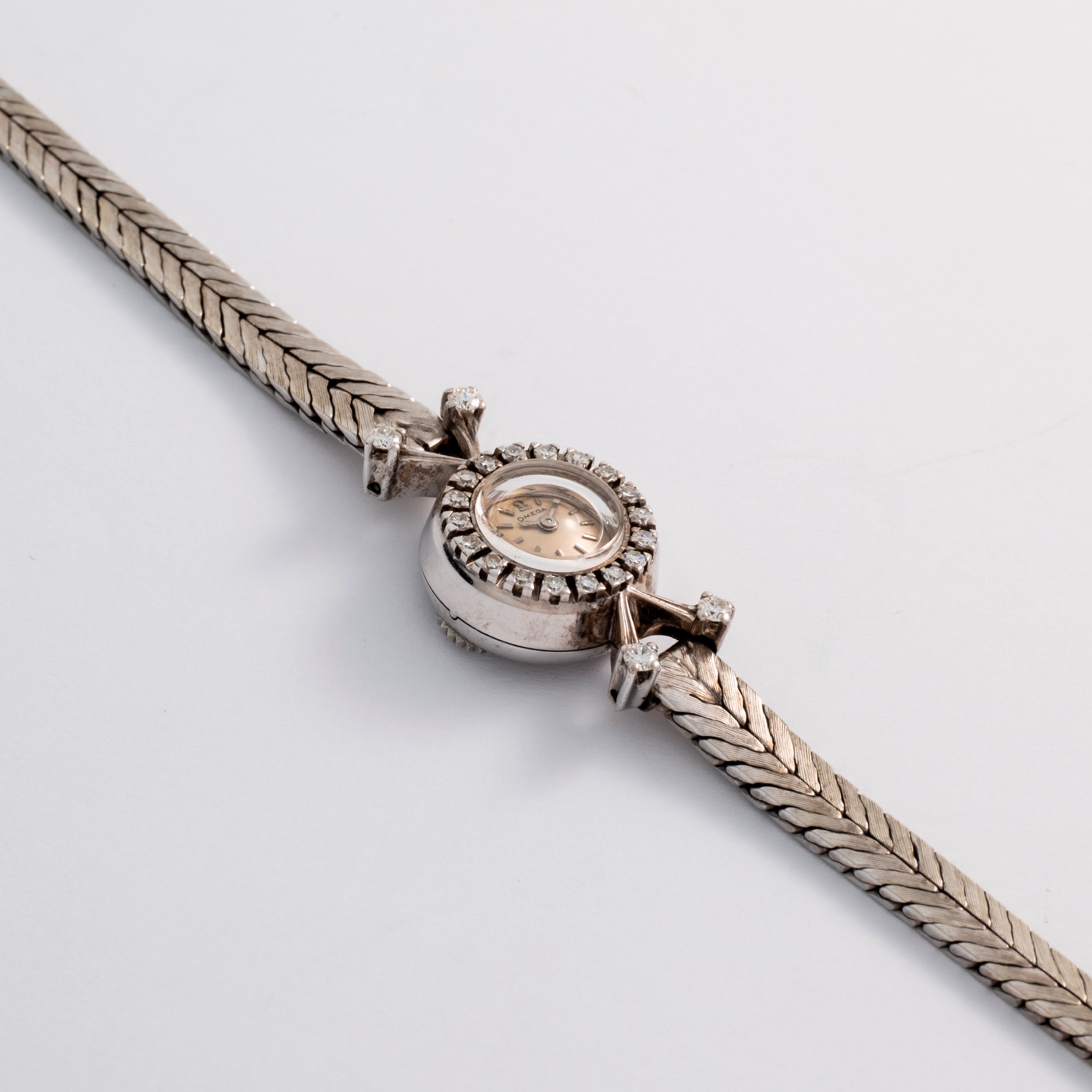 Omega - Cocktail Watch in oro bianco 18k con diamanti, quadrante argentè (circa 1947)