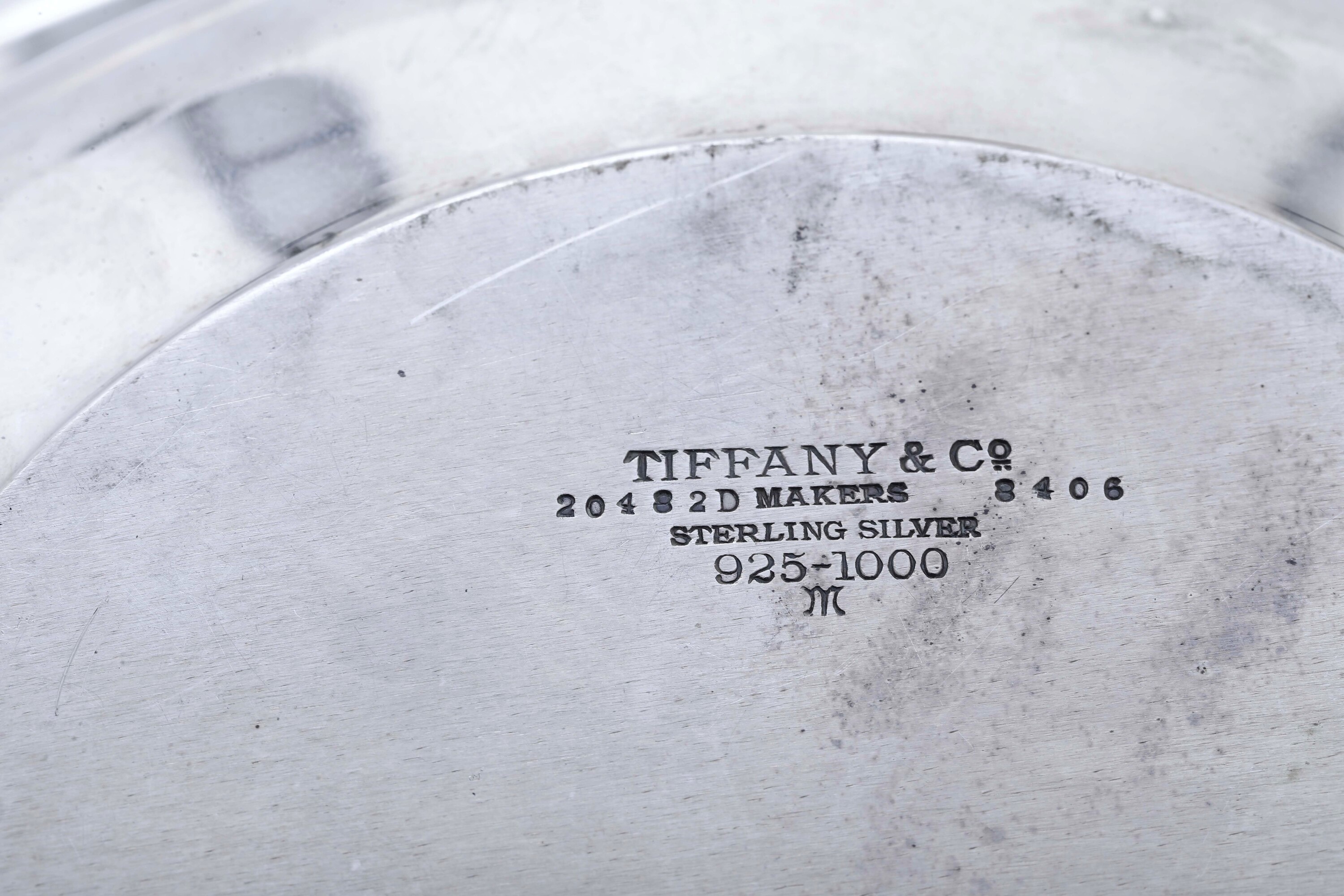 Tiffany, Coppia di centrotavola, argento 925 fuso sagomato e cesellato (USA, 1925)