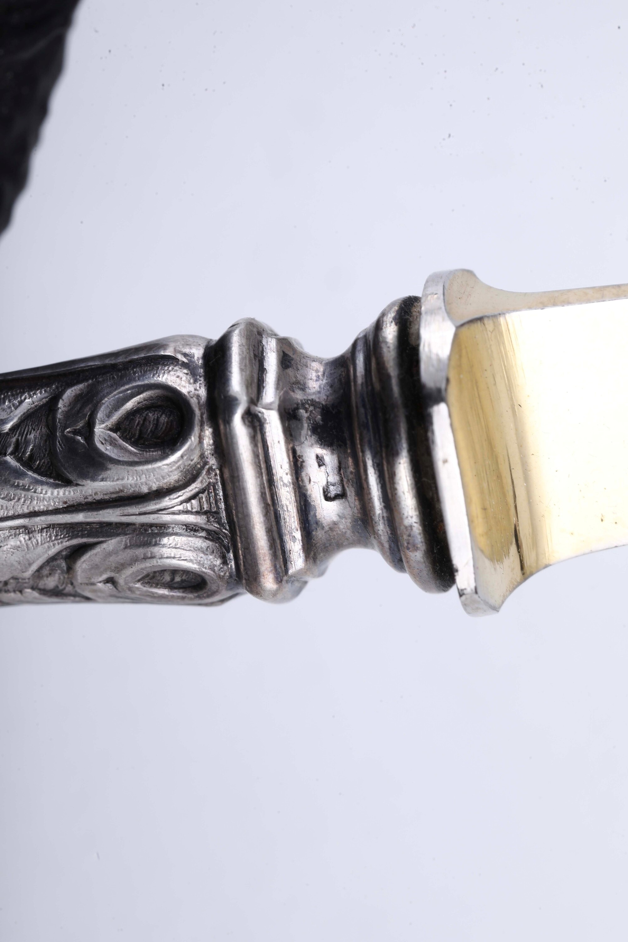 Cofanetti di posate in argento e argento dorato, con due coltelli e set forchetta–cucchiaio–colte...
