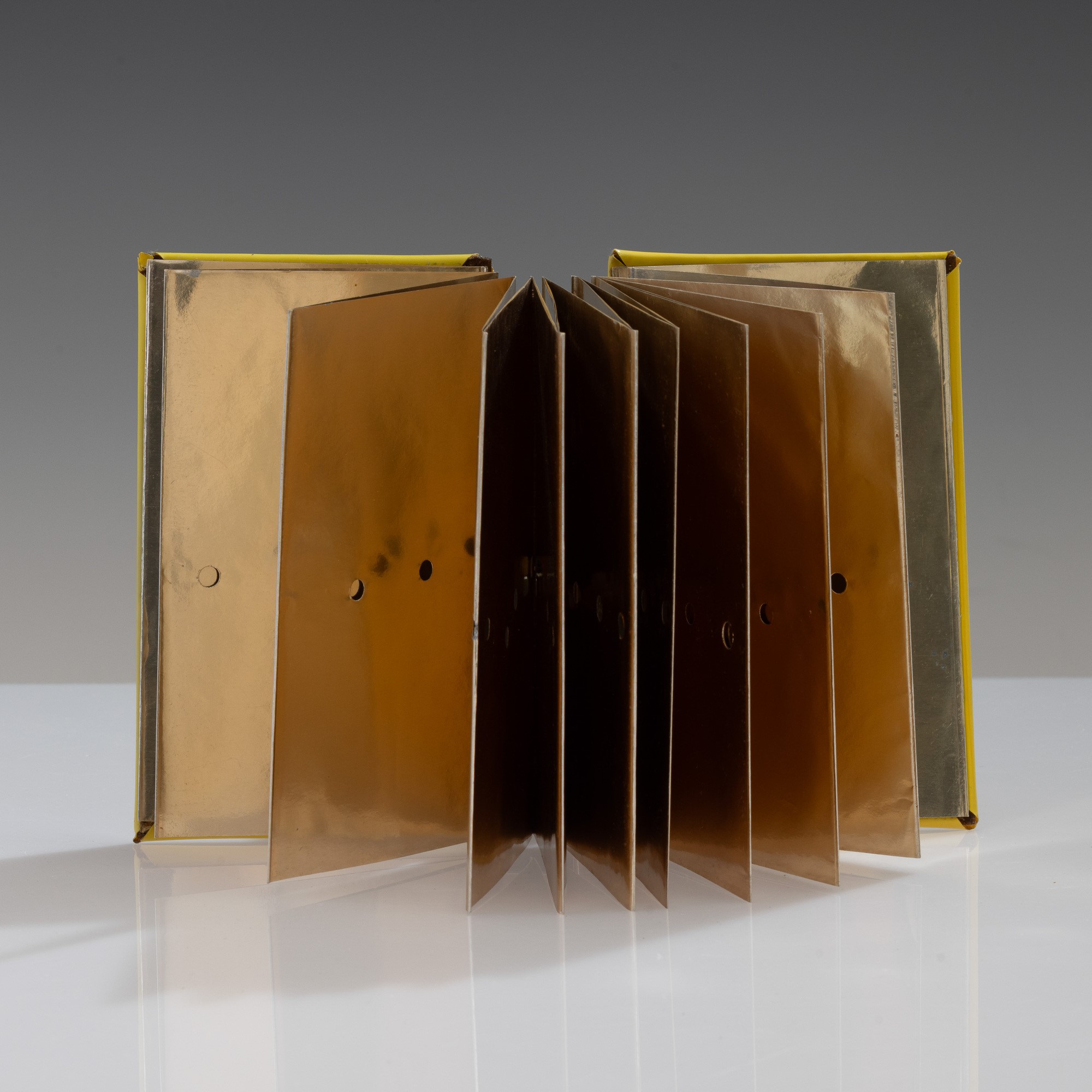 Lucio Fontana - Concetto spaziale (es. non numerato), incisione su carta