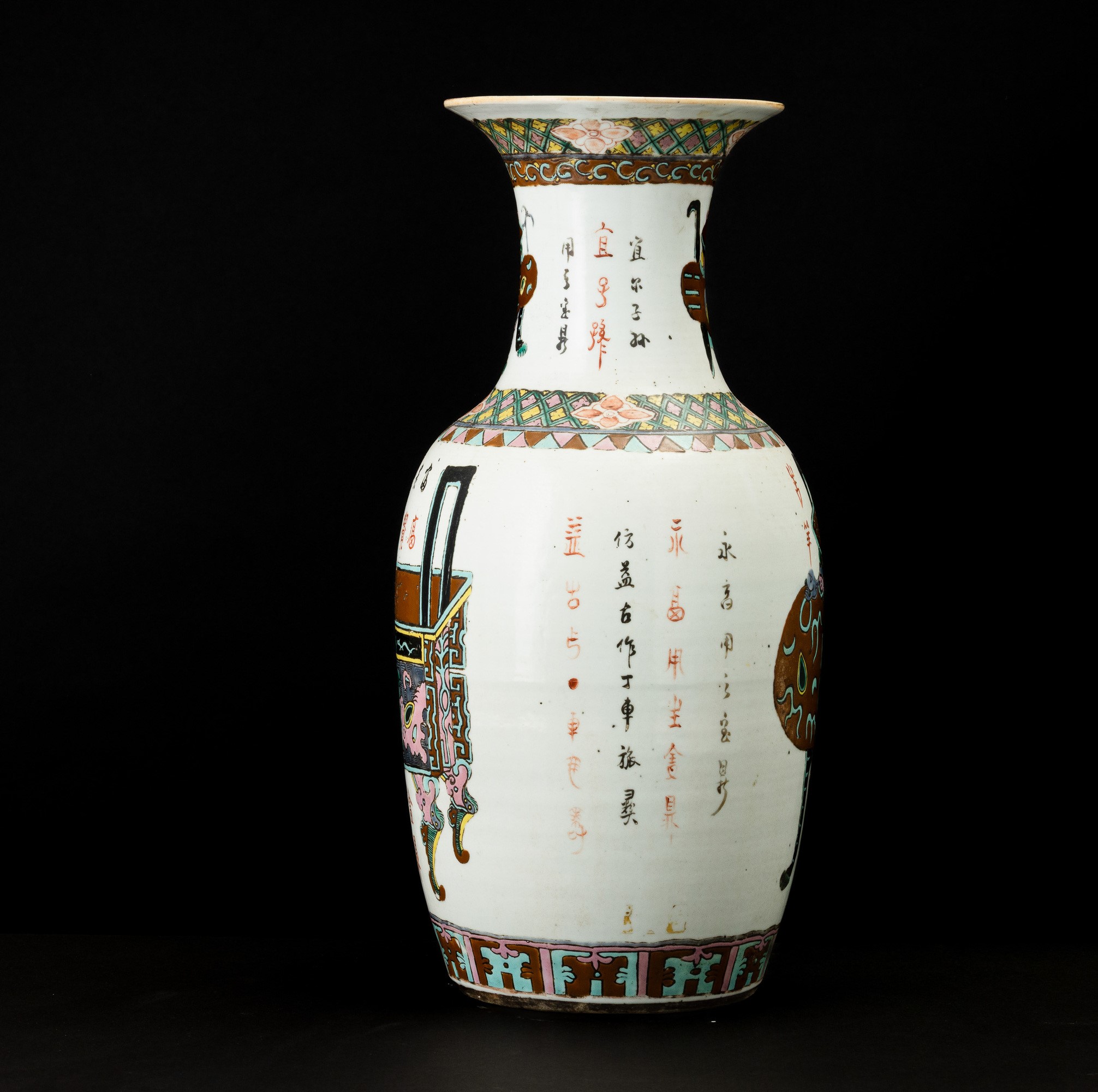 Vaso in porcellana Famiglia Rosa con incensiere, Cina, Dinastia Qing (Repubblica), altezza cm 45