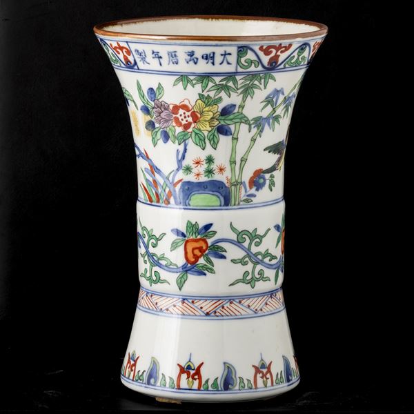 Vaso in porcellana in stile Doucai, Cina, XX secolo