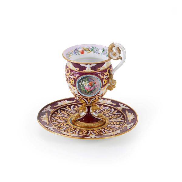 Tazza con piattino. Probabilmente Inghilterra, XIX secolo.
