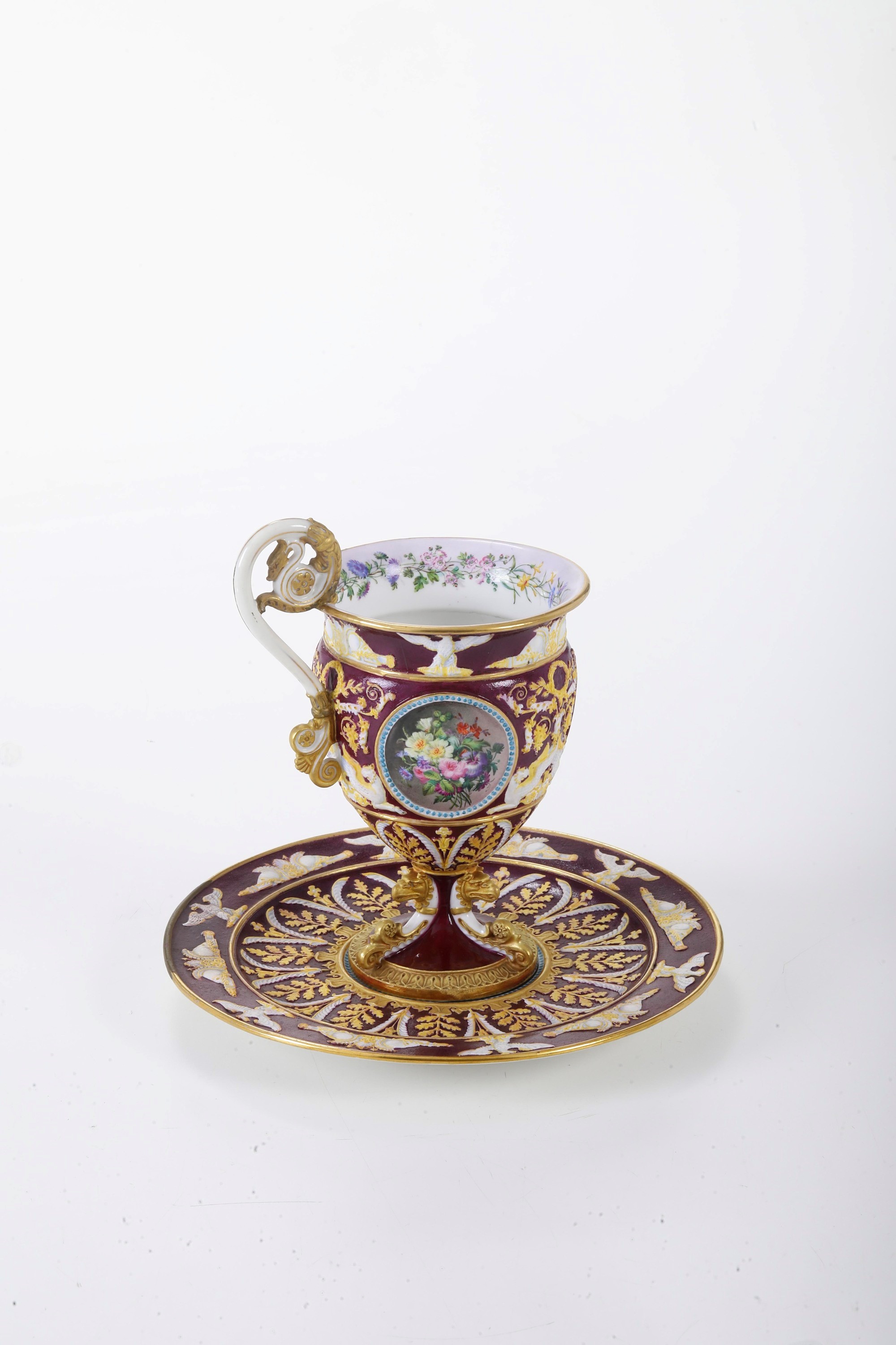 Probabilmente Inghilterra, Tazza con piattino, porcellana (XIX secolo)