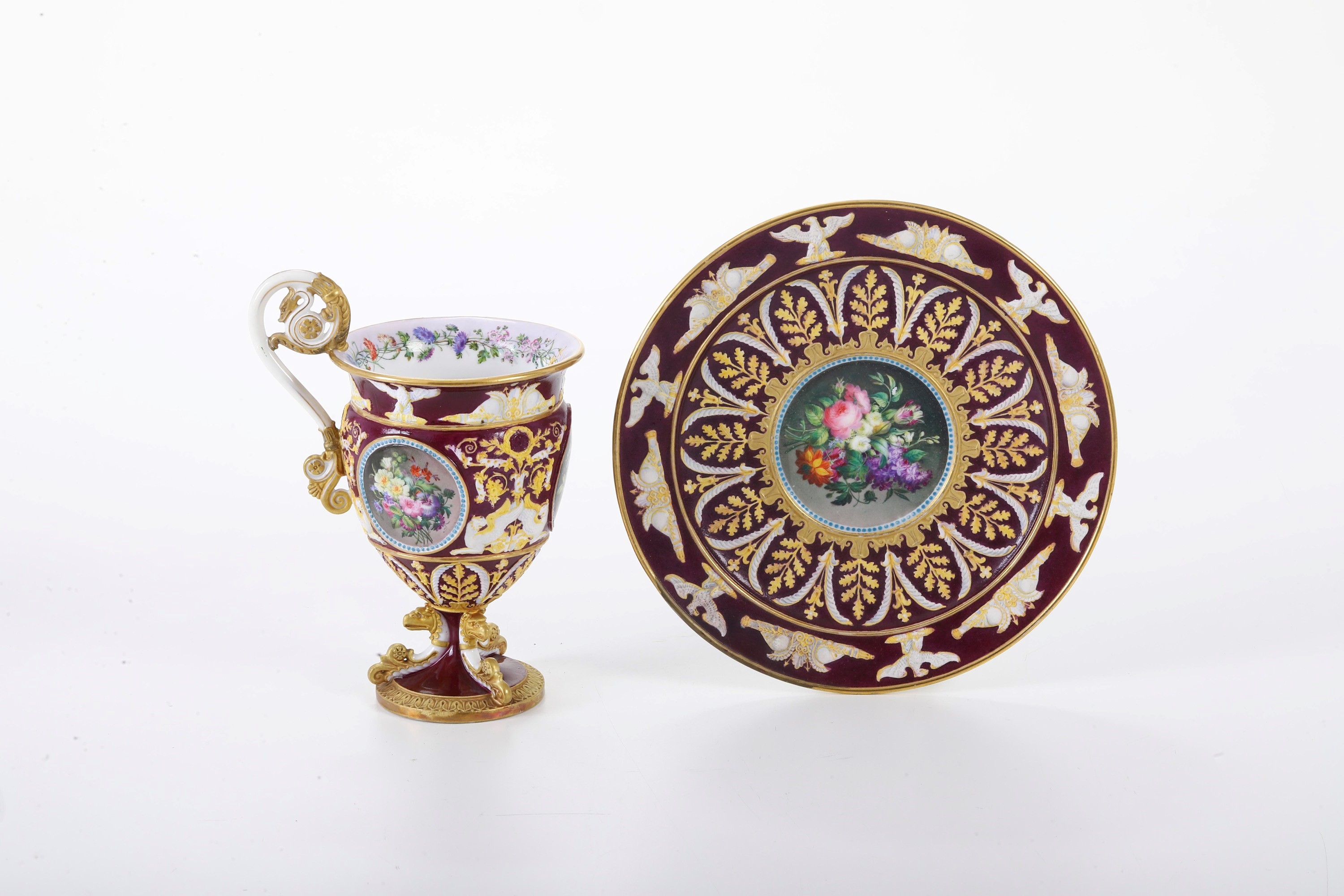 Probabilmente Inghilterra, Tazza con piattino, porcellana (XIX secolo)