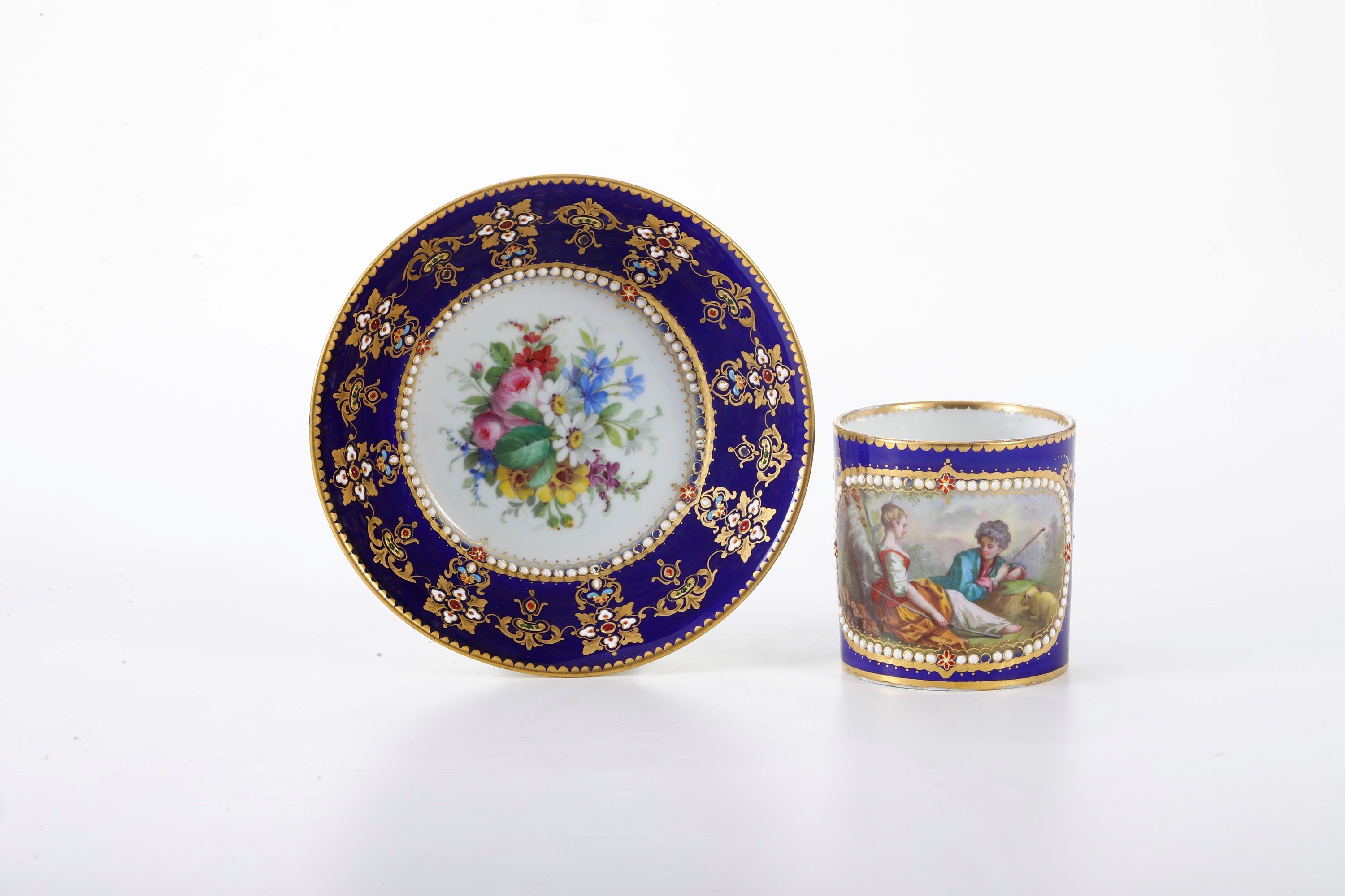 Pseudo marca di Sèvres, Tazza con piattino in porcellana (Francia, inizio XX secolo)