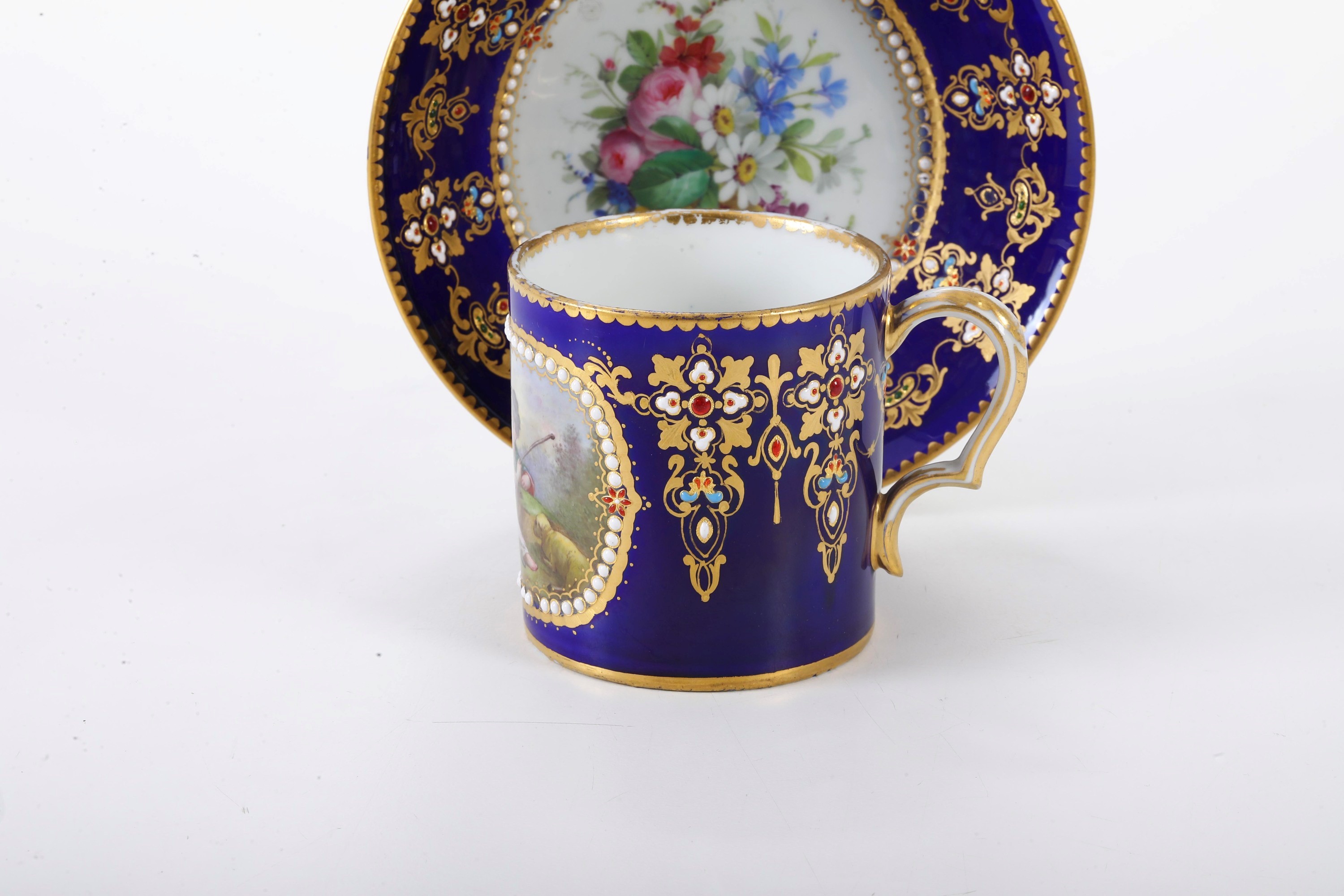 Pseudo marca di Sèvres, Tazza con piattino in porcellana (Francia, inizio XX secolo)