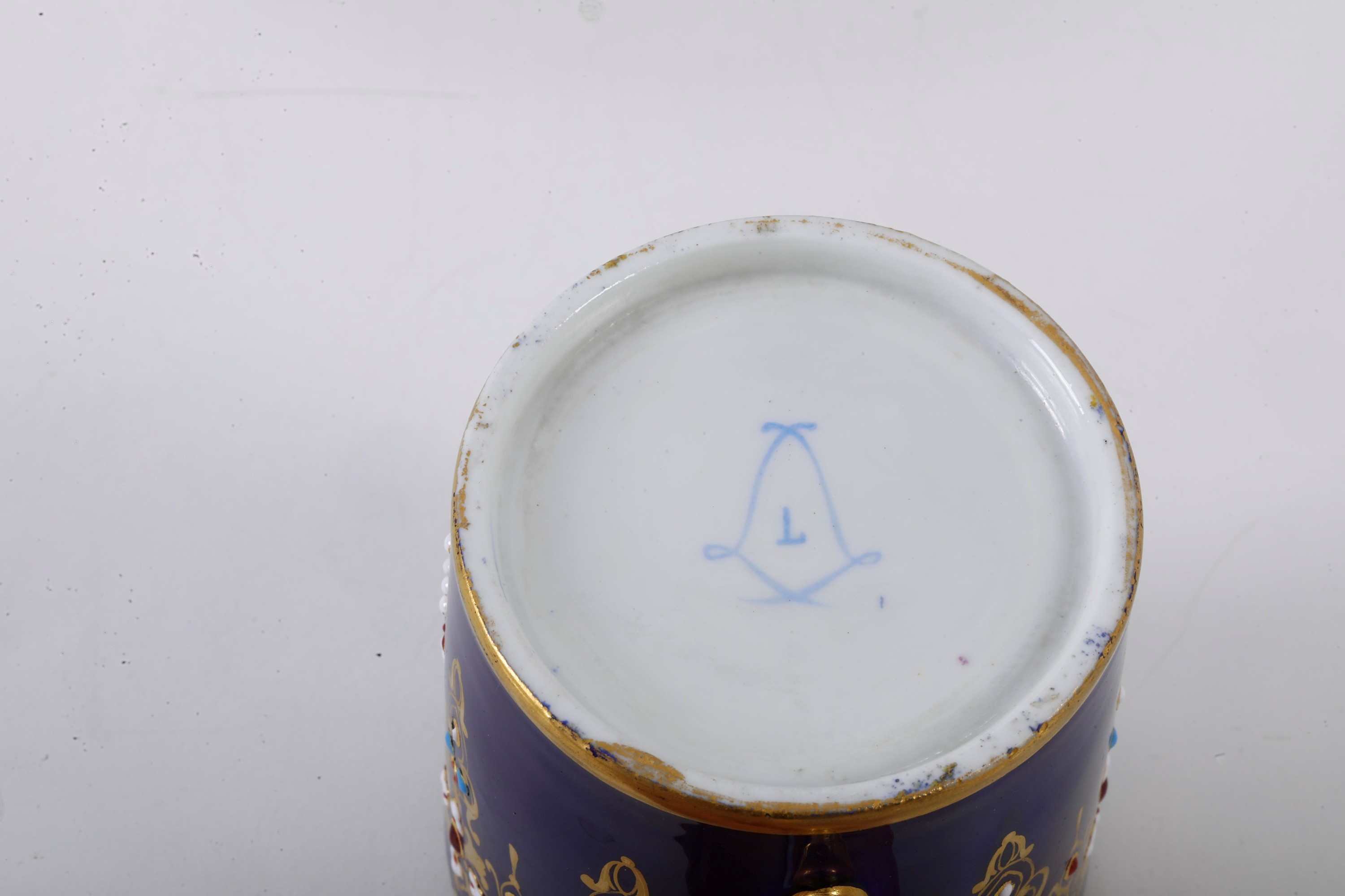 Pseudo marca di Sèvres, Tazza con piattino in porcellana (Francia, inizio XX secolo)