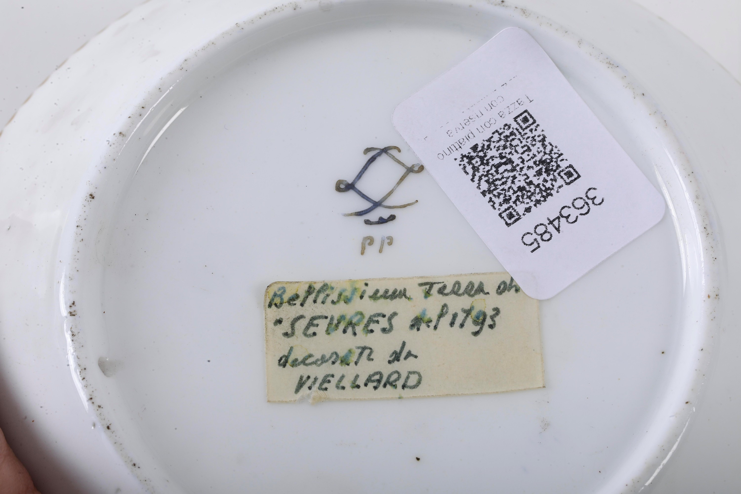 Francia, XIX secolo, Tazza con piattino in porcellana a pseudo marca di Sèvres