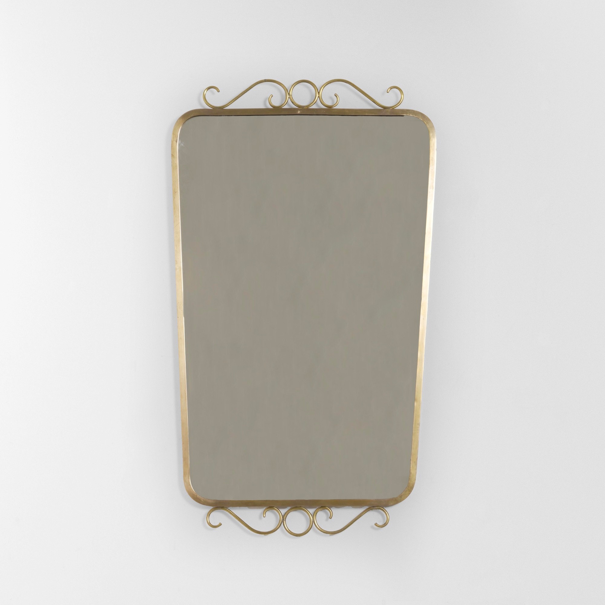 Specchio da parete, cornice in ottone e cristallo specchiato (Italia, ca. 1950)