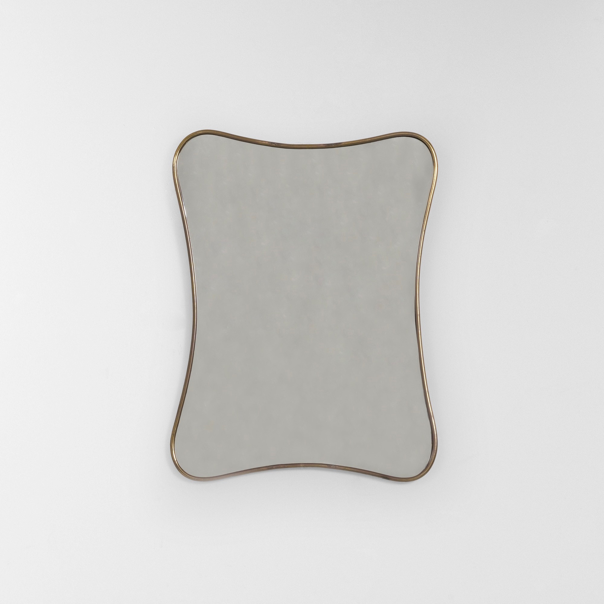 Specchio da parete, cornice in ottone e cristallo specchiato (produzione italiana, ca. 1960)