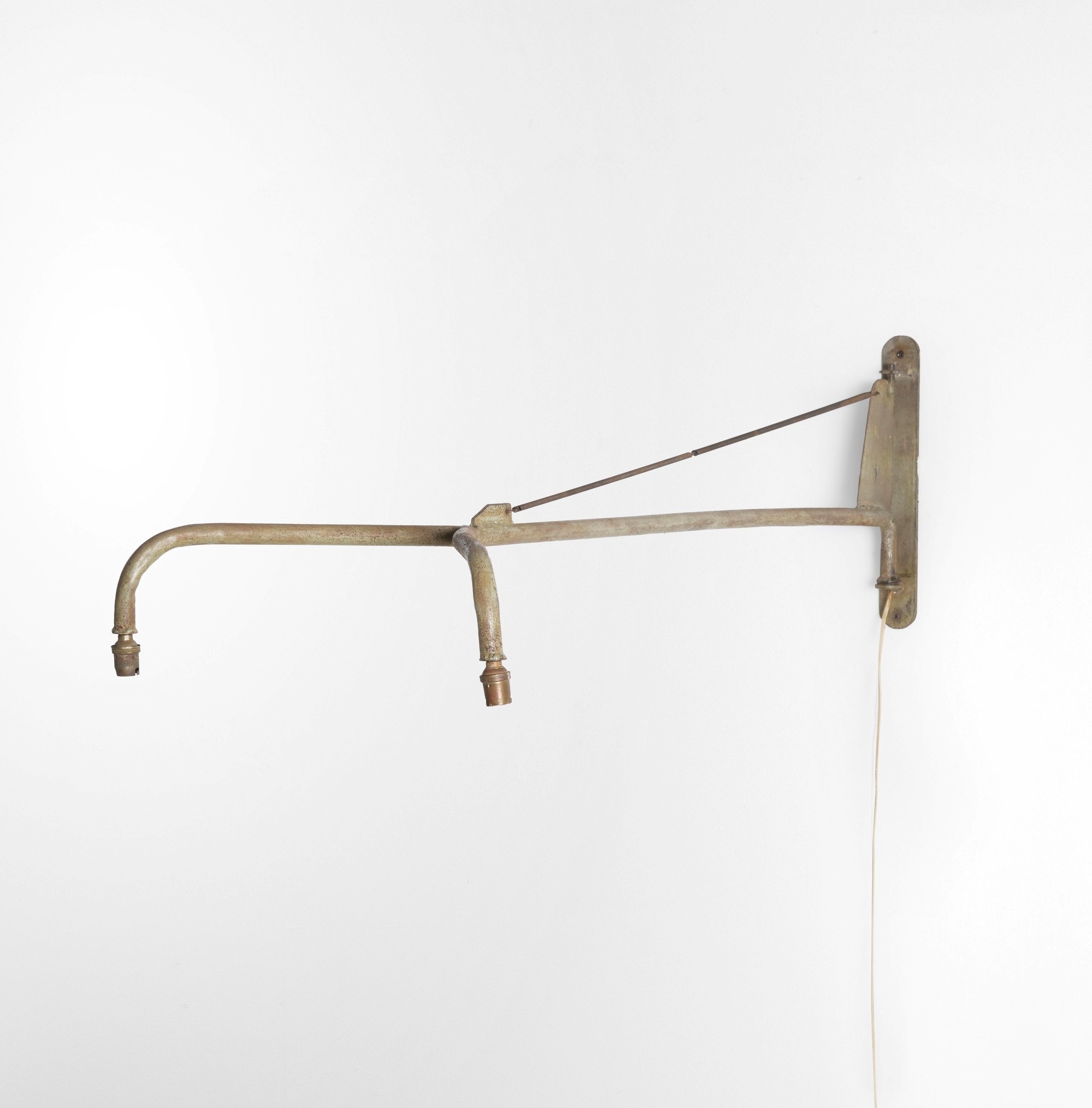 Jean Prouvé - Lampada da parete in metallo laccato