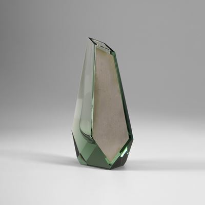 Italia, Vaso in cristallo molato e colorato con lamine in argento 800