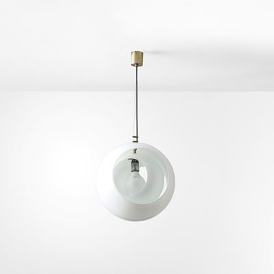 Lampada a sospensione “Eclisse”, struttura in metallo cromato e diffusore in vetro opalino